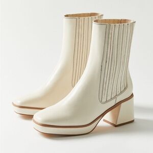 NEVER BEEN WORN UO Ava Boot - cream